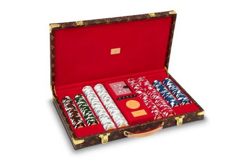 Компания Louis Vuitton выпустила чемодан с игральными фишками для настоящих любителей игры в покер